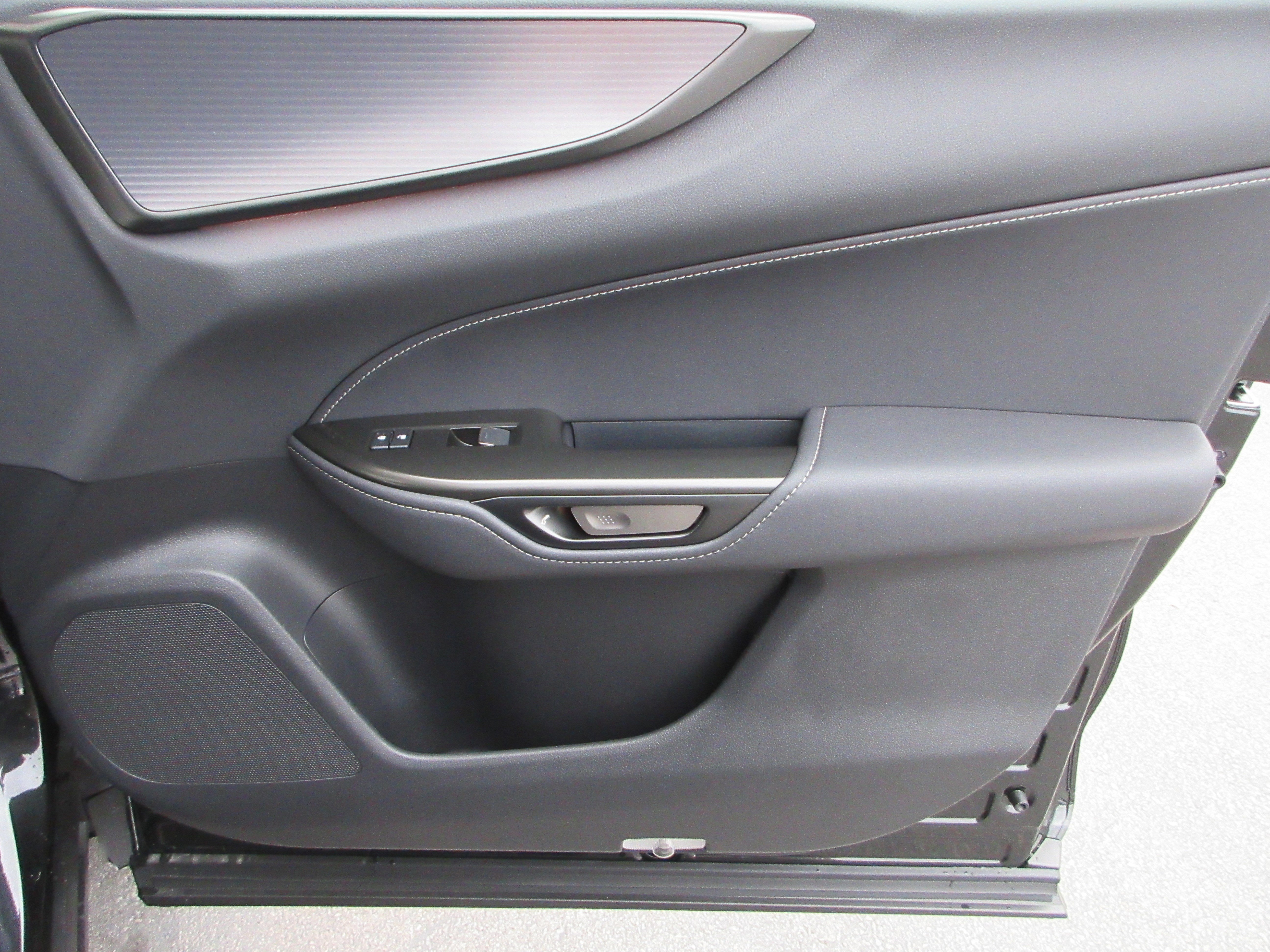 2026 Lexus NX 450h+ F-Sport - Photo 23