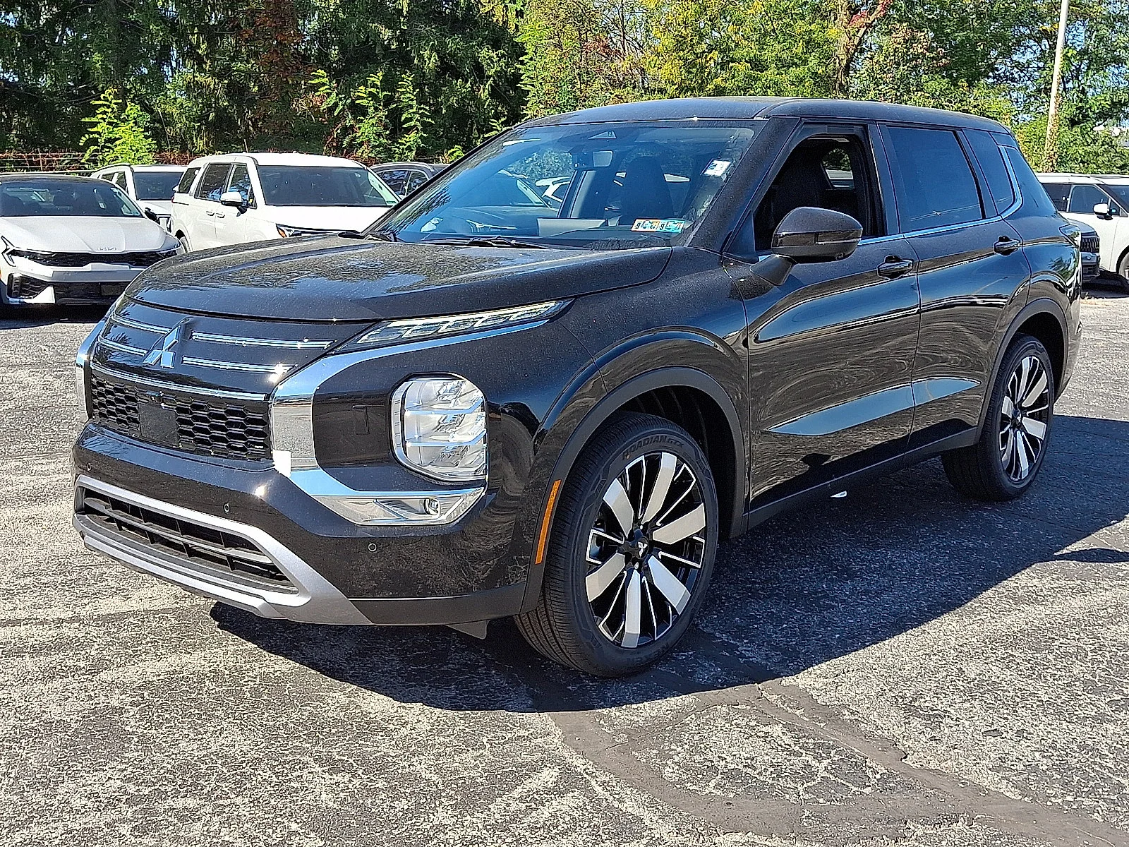 New 2026 Black Mitsubishi SE image 4