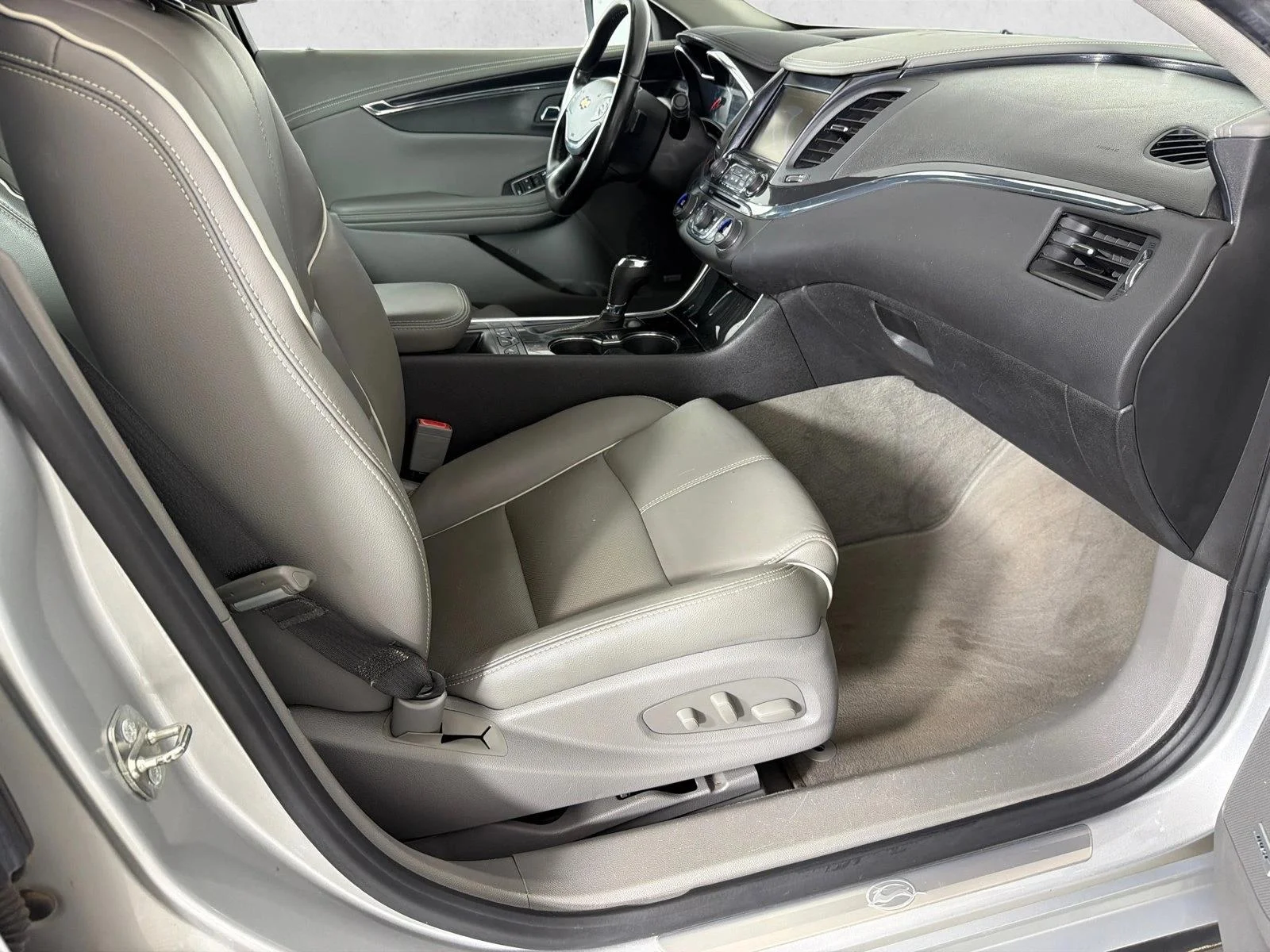 Used 2018 Beige Chevrolet Premier image 14