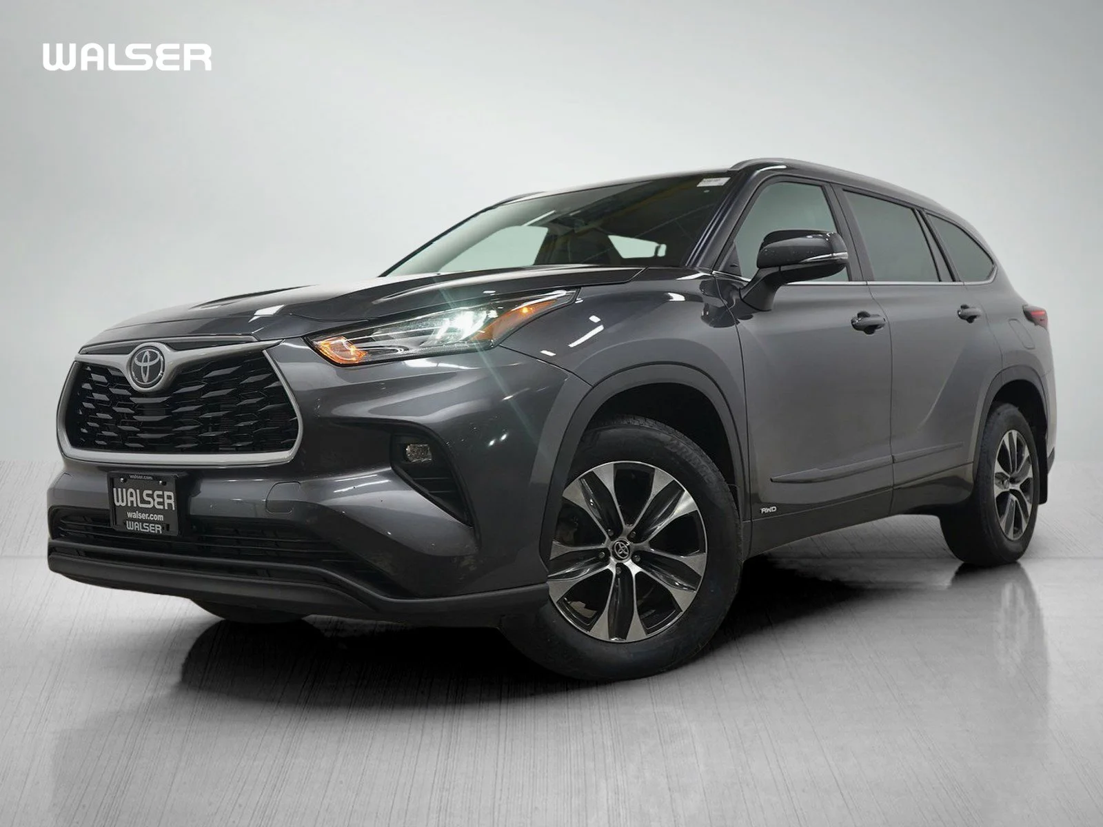 2025 Toyota Highlander XLE AWD's photo