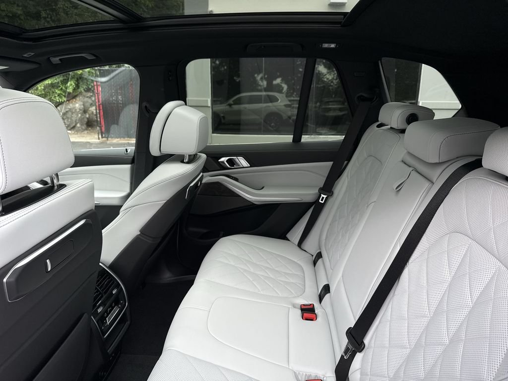 New 2026 White BMW xDrive40i image 23