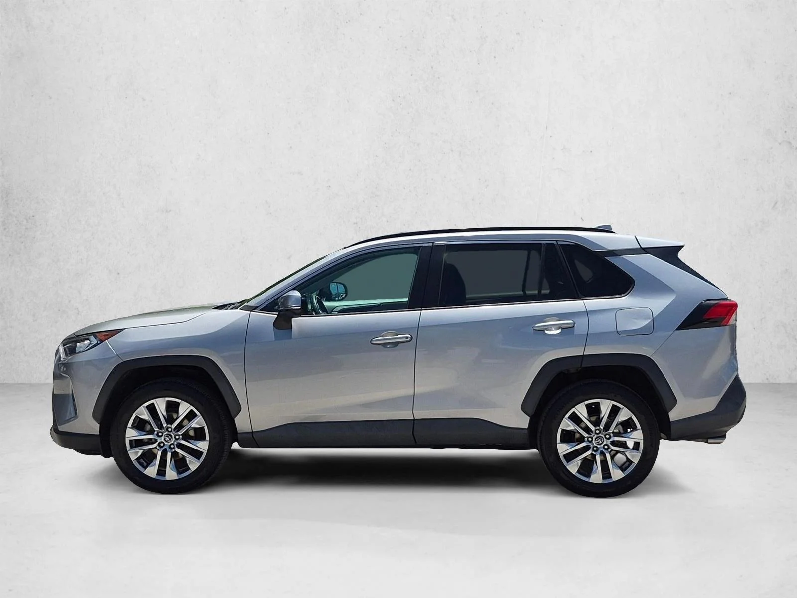 Used 2020 Silver Sky Metallic Toyota XLE Premium image 9