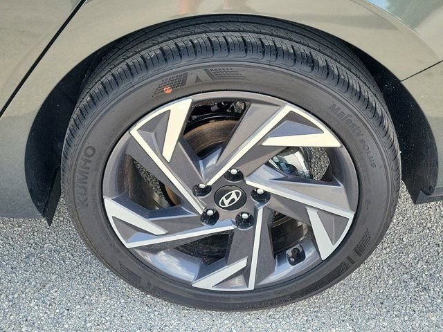 2025 Hyundai Elantra SEL - Photo 6