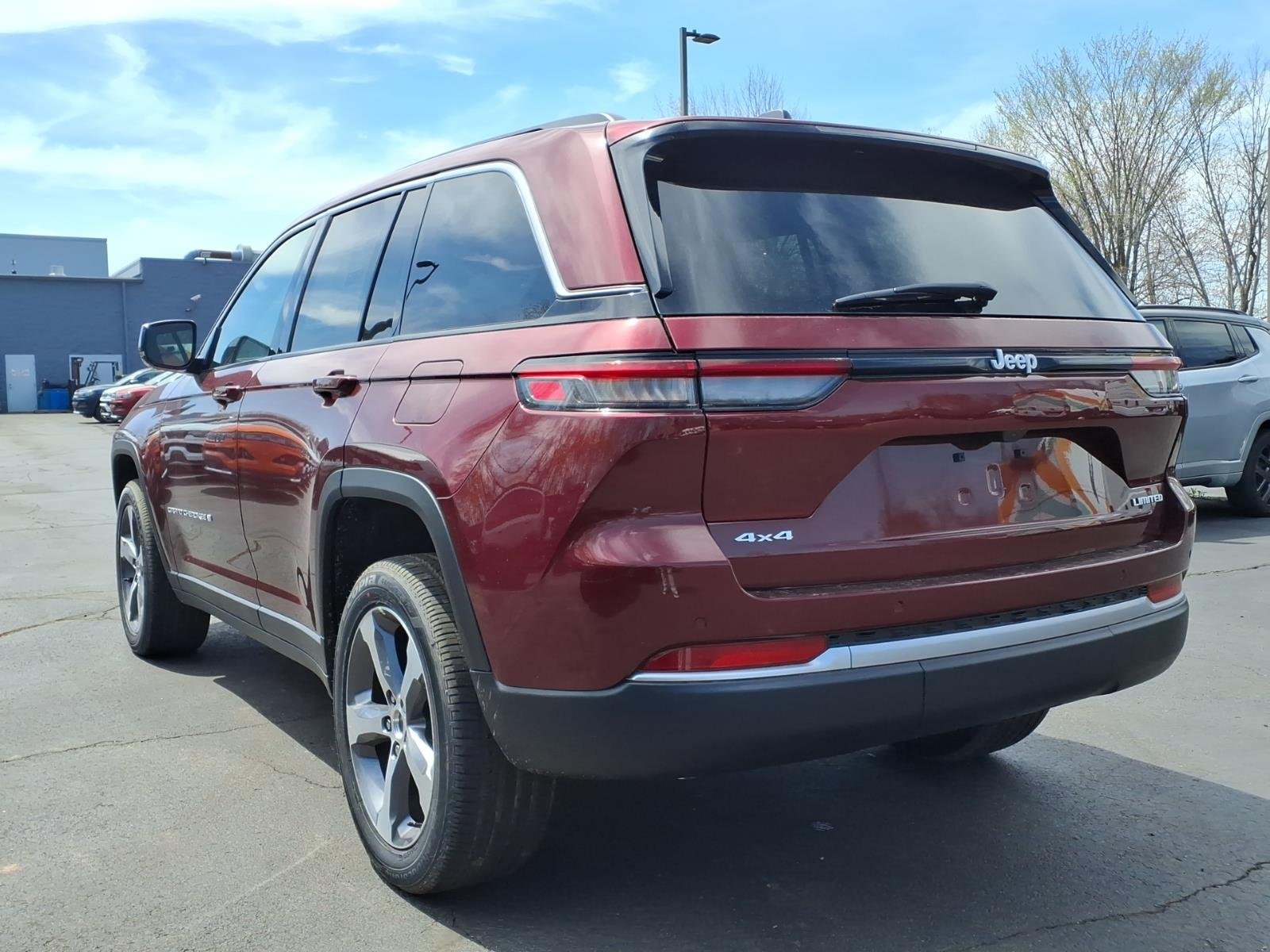 New 2026 Velvet Red Pearl-Coat Exterior Paint Jeep Limited image 4