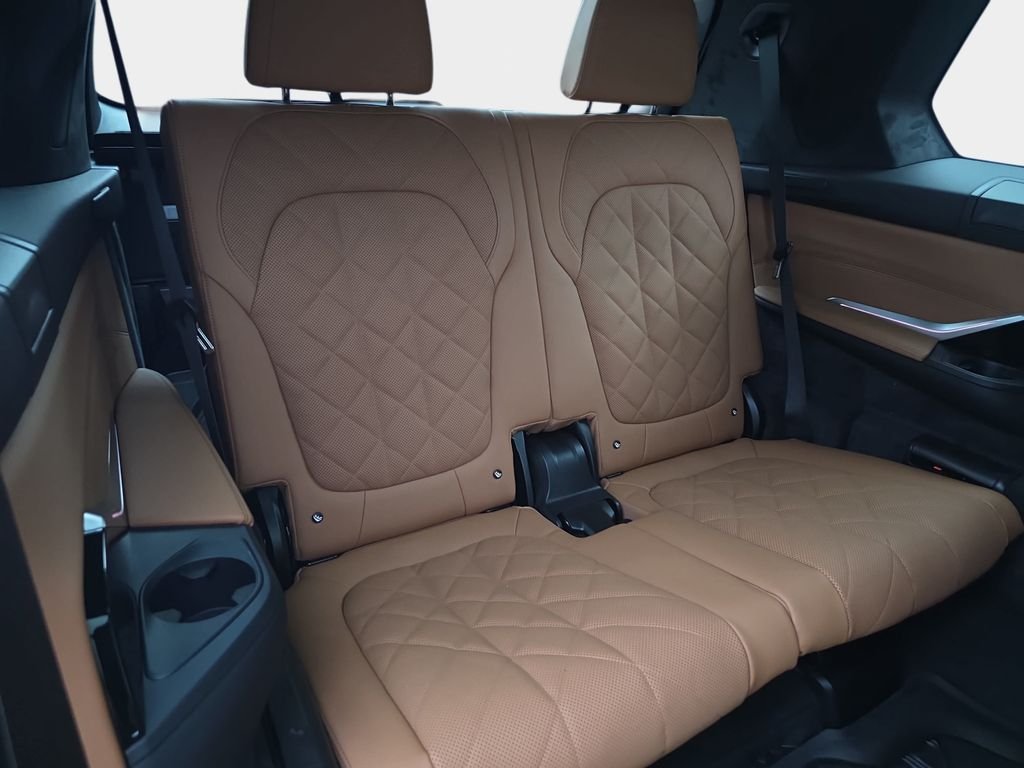 New 2027 Mineral White Metallic BMW xDrive40i image 12