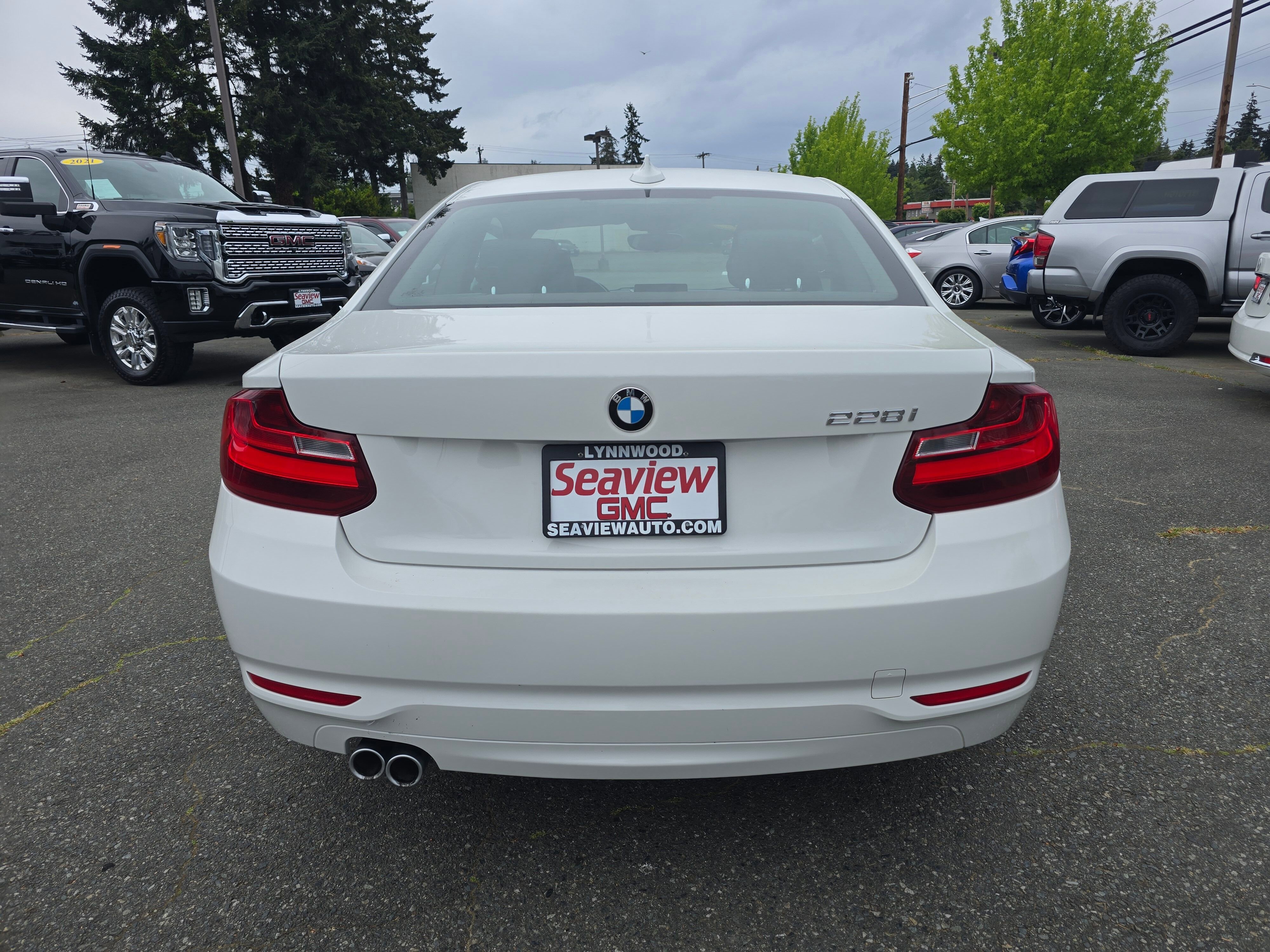 Used 2014  BMW 228i image 4