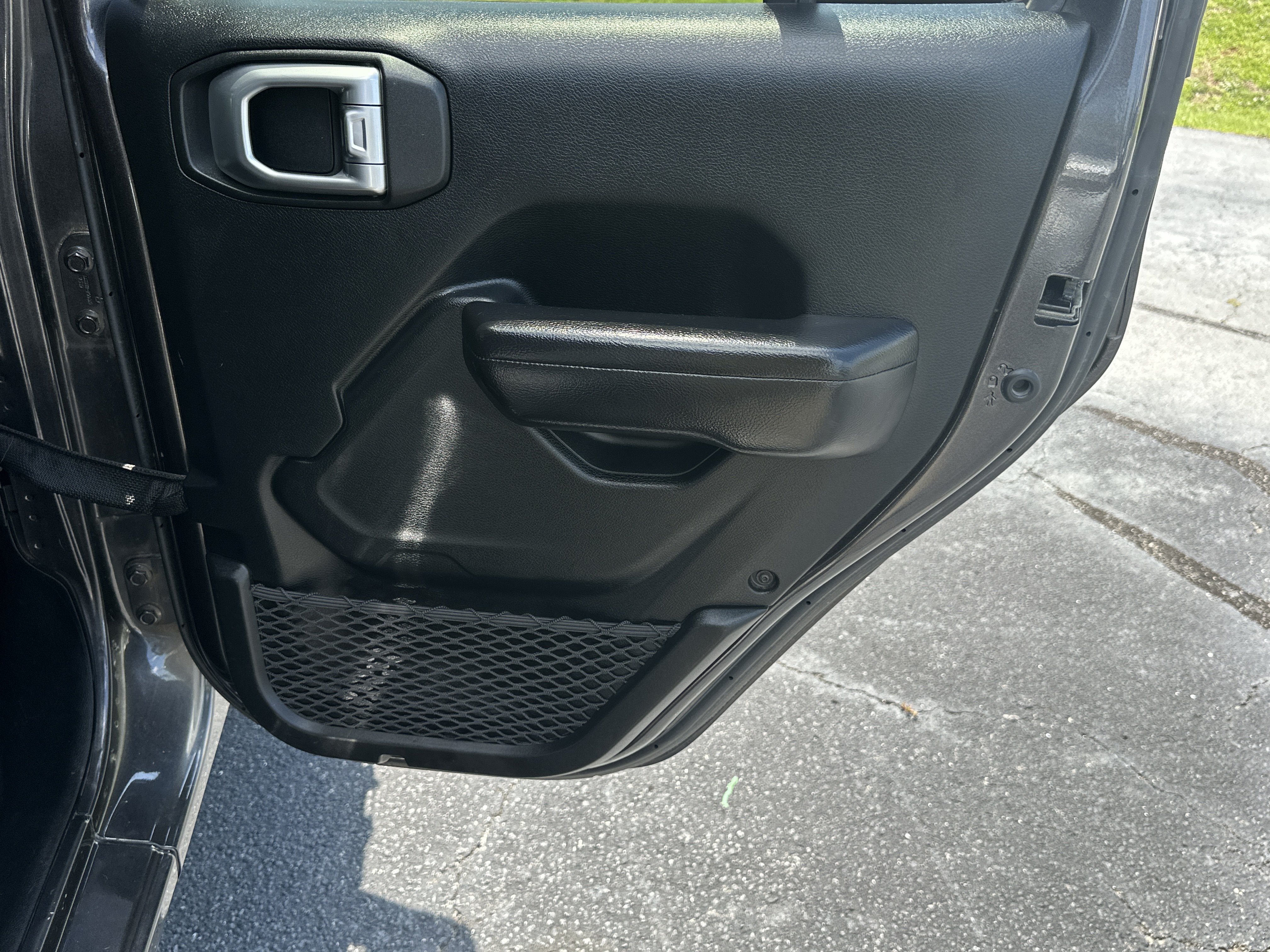 Used 2020 Granite Crystal Metallic Clearcoat Jeep Sport S image 17