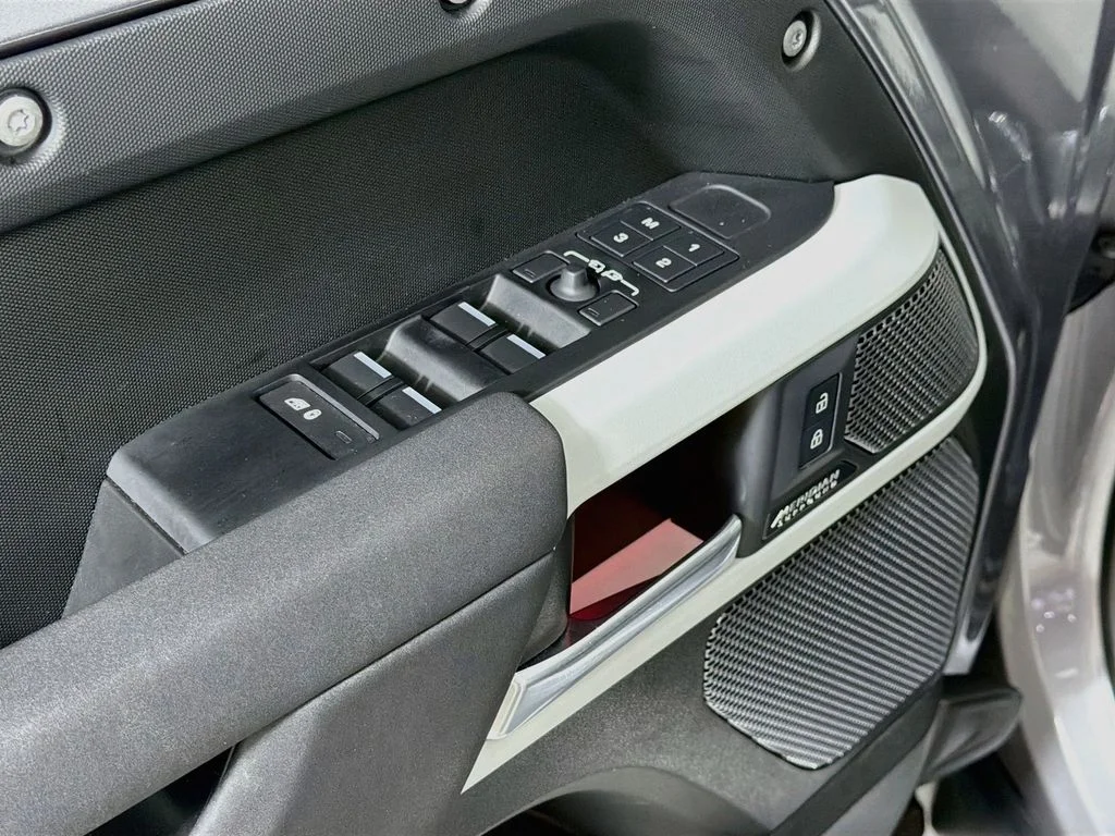 Used 2023 Gray Land Rover SE image 18