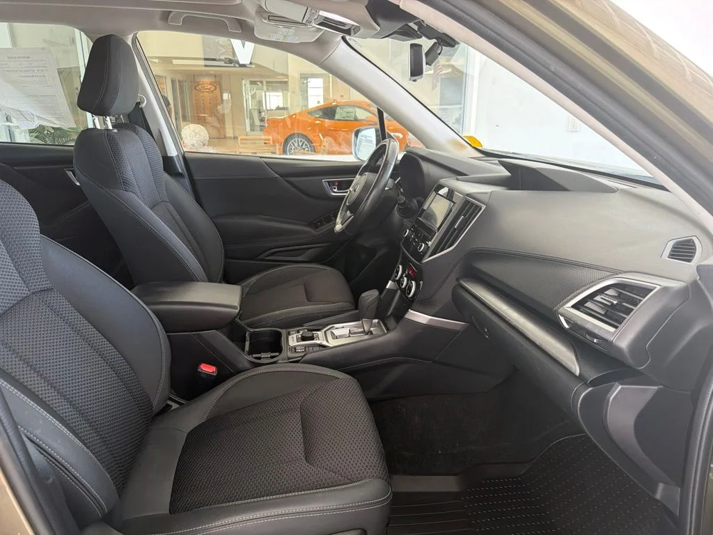 Used 2022 Green Metallic Subaru Premium image 33