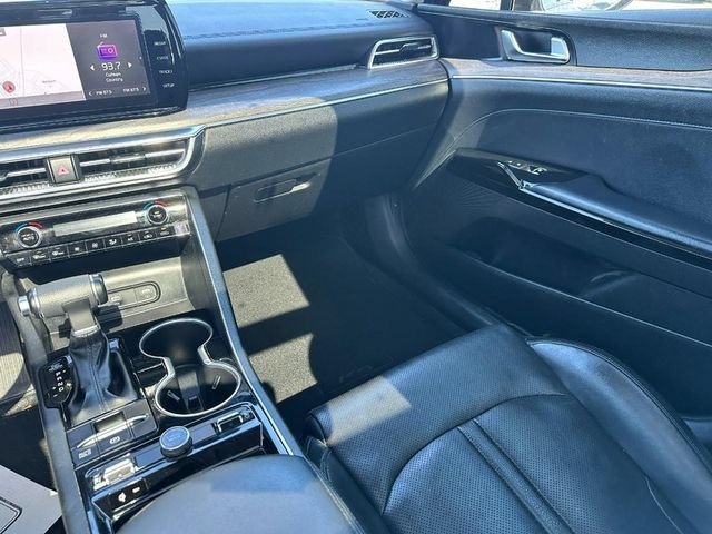Used 2022 Red Kia EX image 16