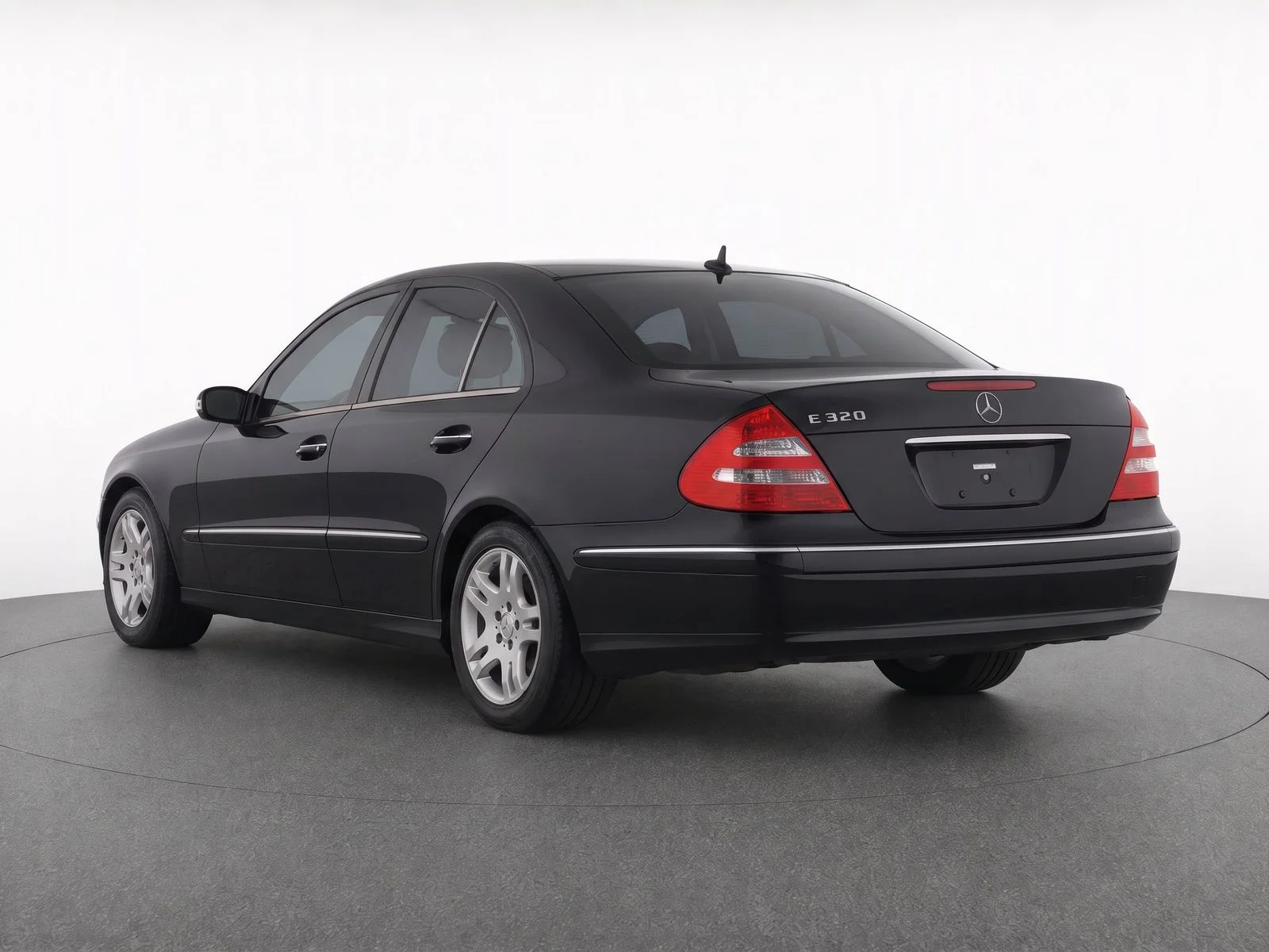 Used 2004 Black Mercedes-Benz 3.2L image 4