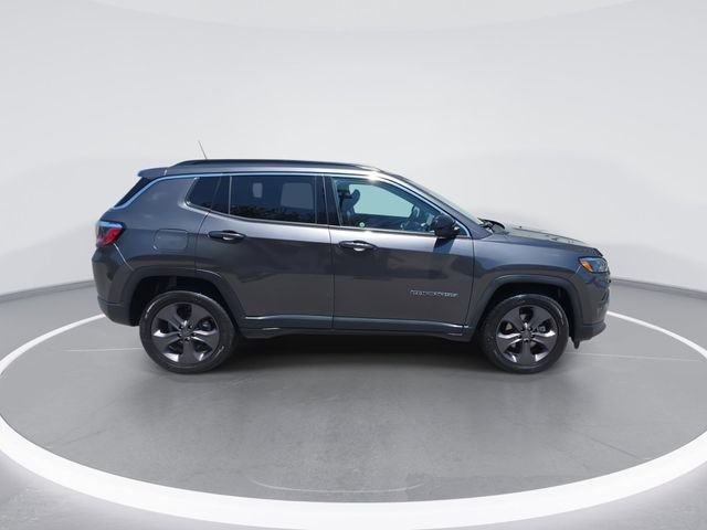 Used 2022 Gray Jeep Latitude Lux image 9