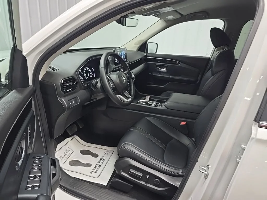 Used 2023  Honda EX-L image 30
