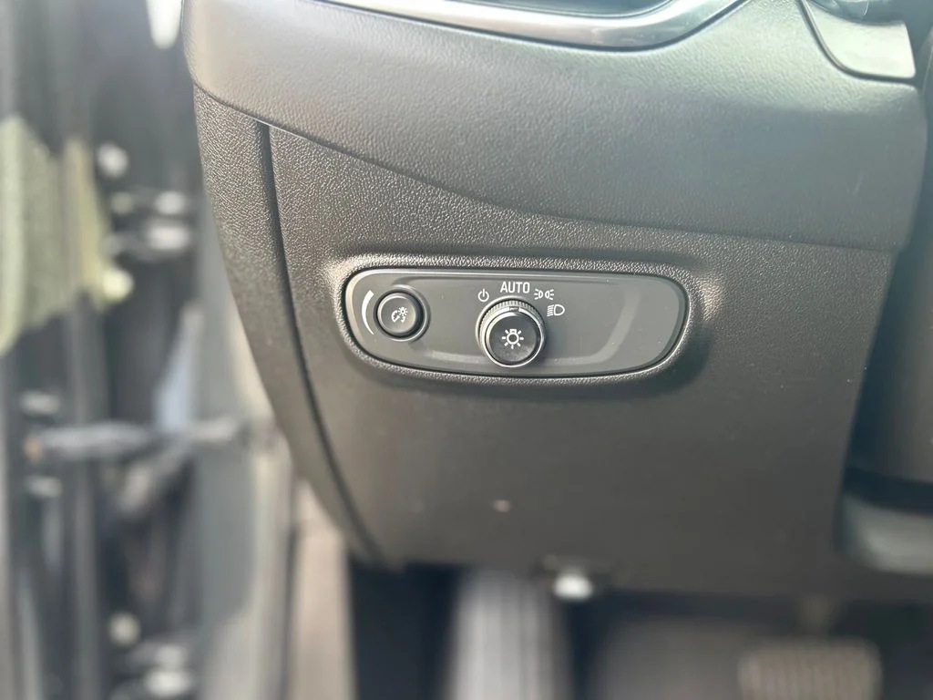 Used 2021 Gray Chevrolet LT image 23