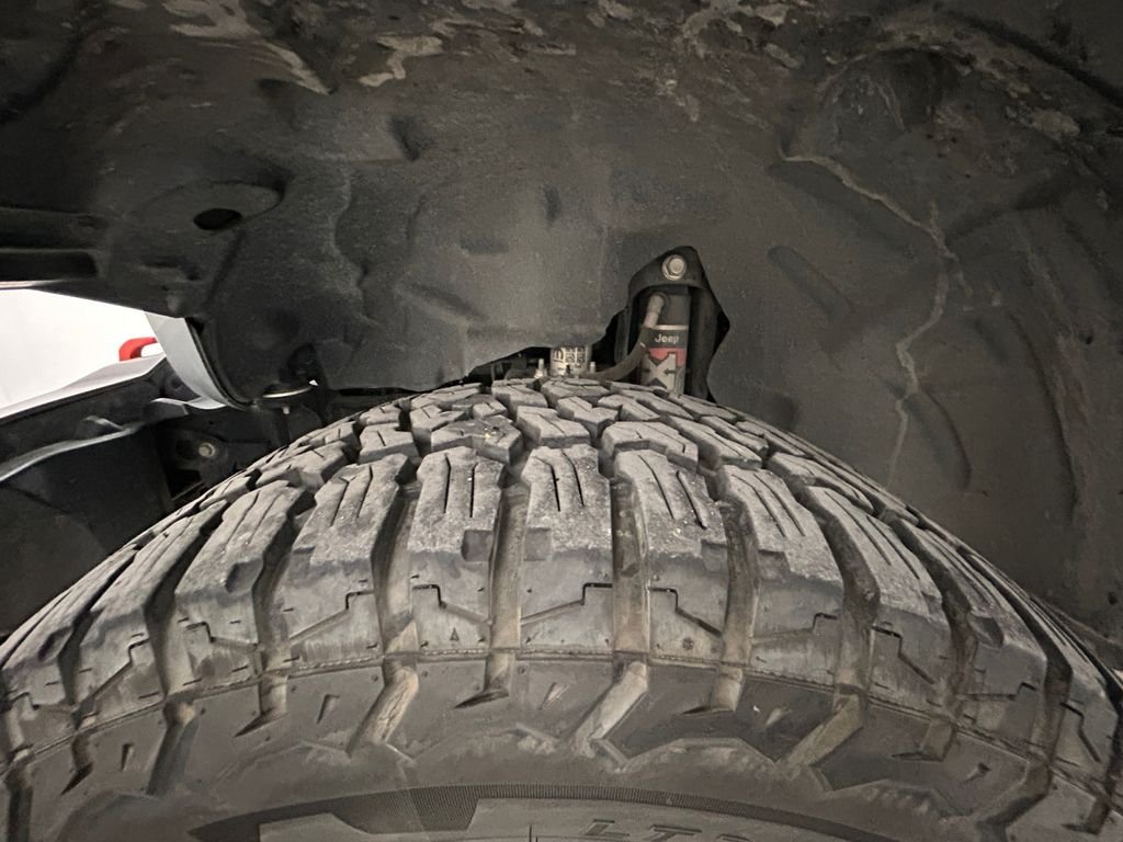 Used 2022 Silver Jeep Mojave image 22