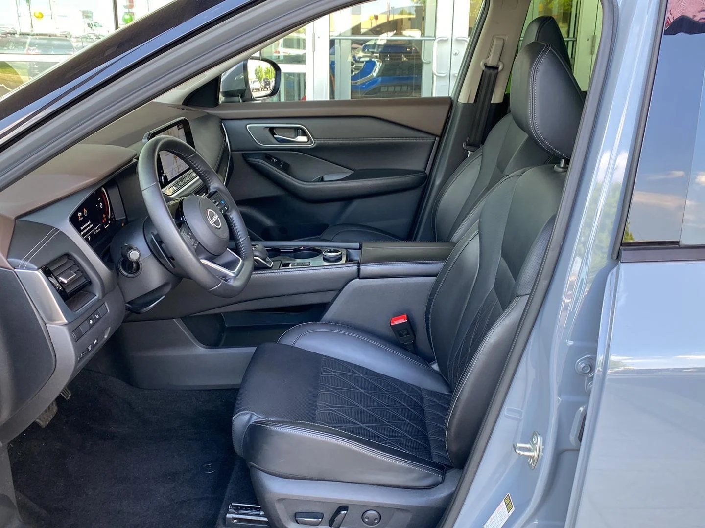Used 2023 Boulder Gray Pearl Nissan Platinum image 19