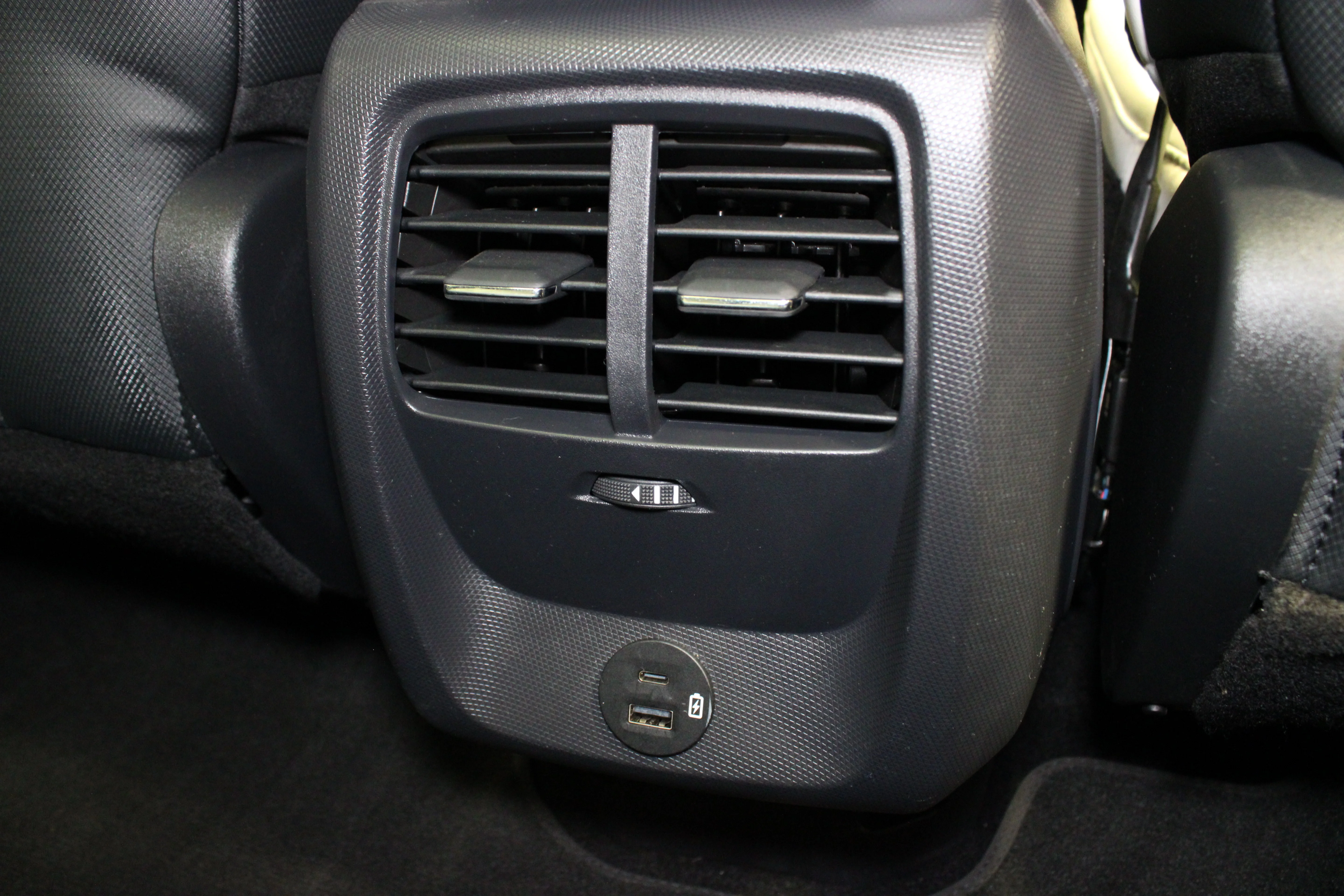 Used 2023 White Metallic Ford Premium image 17