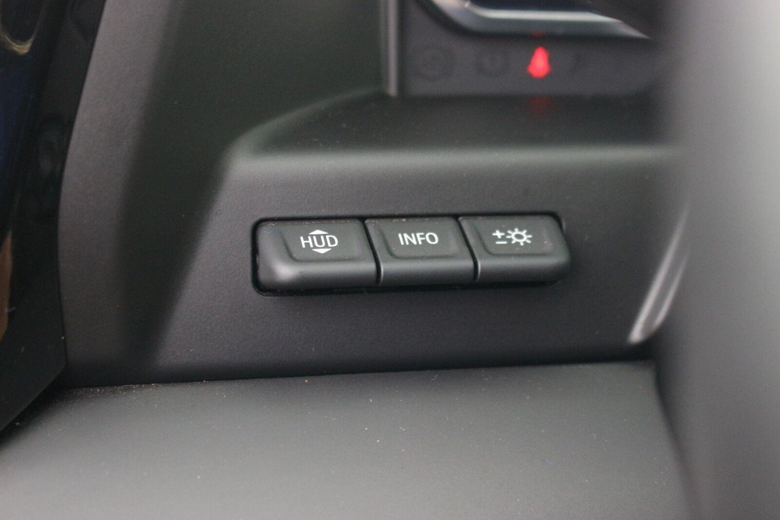 Used 2025 Sterling Metallic GMC AT4 image 33