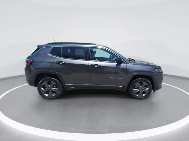 Used 2022 Gray Jeep Latitude Lux image 9