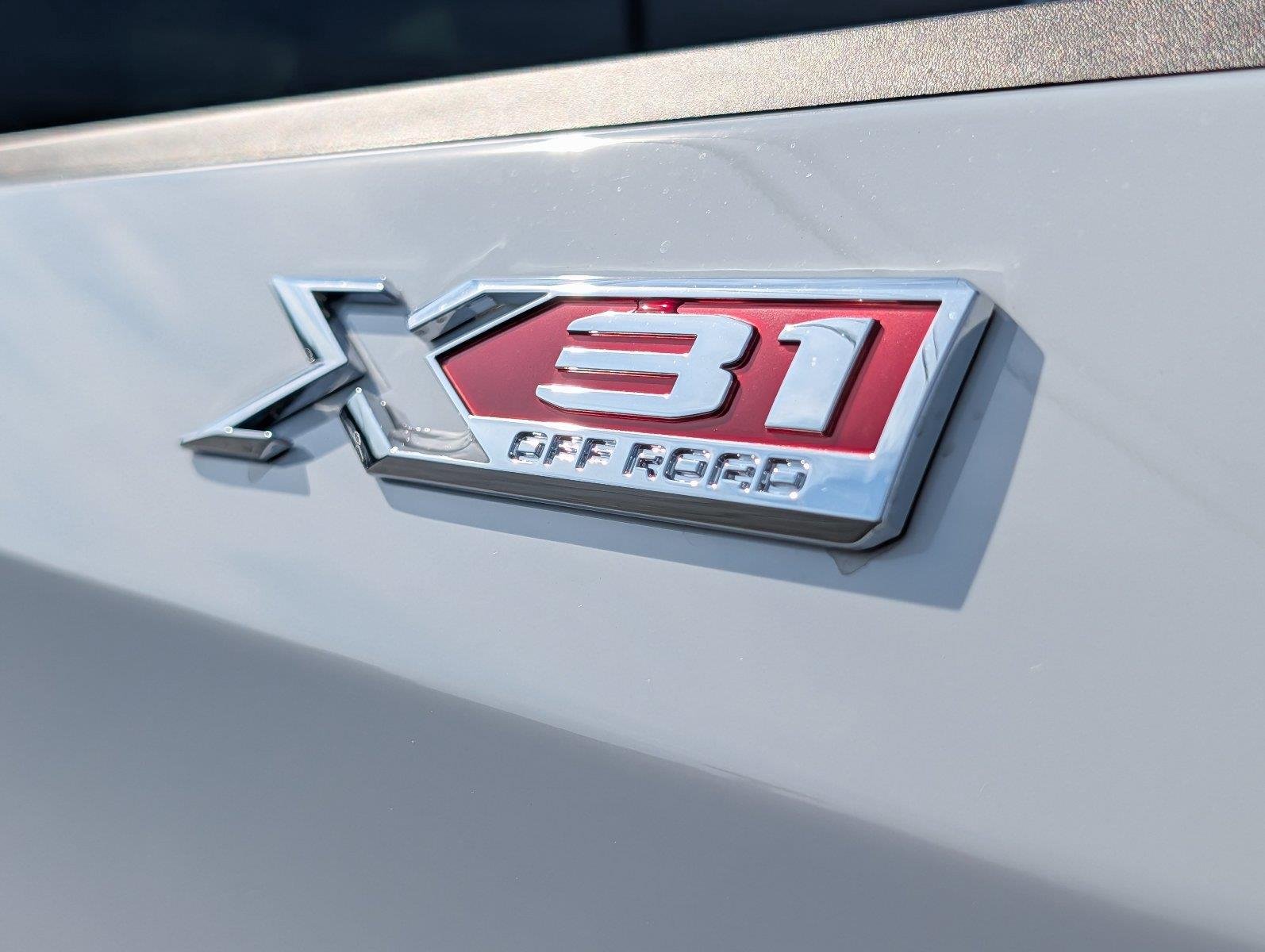 New 2026 Summit White GMC SLT image 37