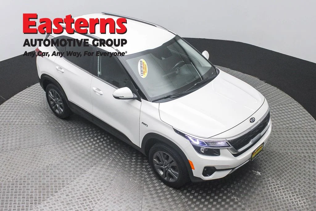 Used 2021 White Kia S image 3