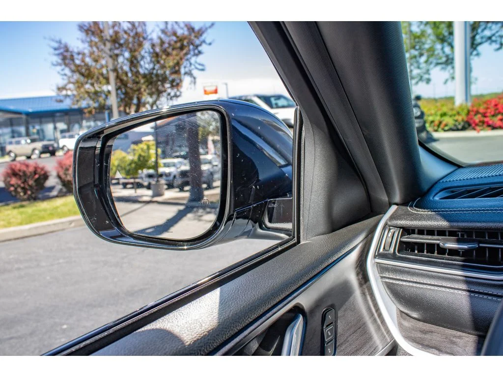 Used 2024 Silver Zynith Jeep Limited image 37