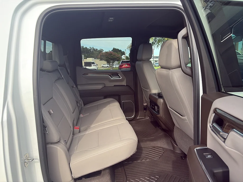 Used 2023 Summit White Chevrolet  image 20