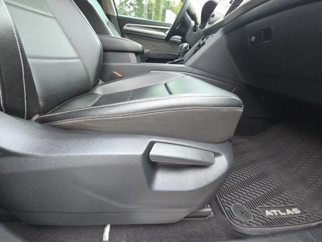 Used 2022  Volkswagen 3.6L V6 SE w/Technology image 19