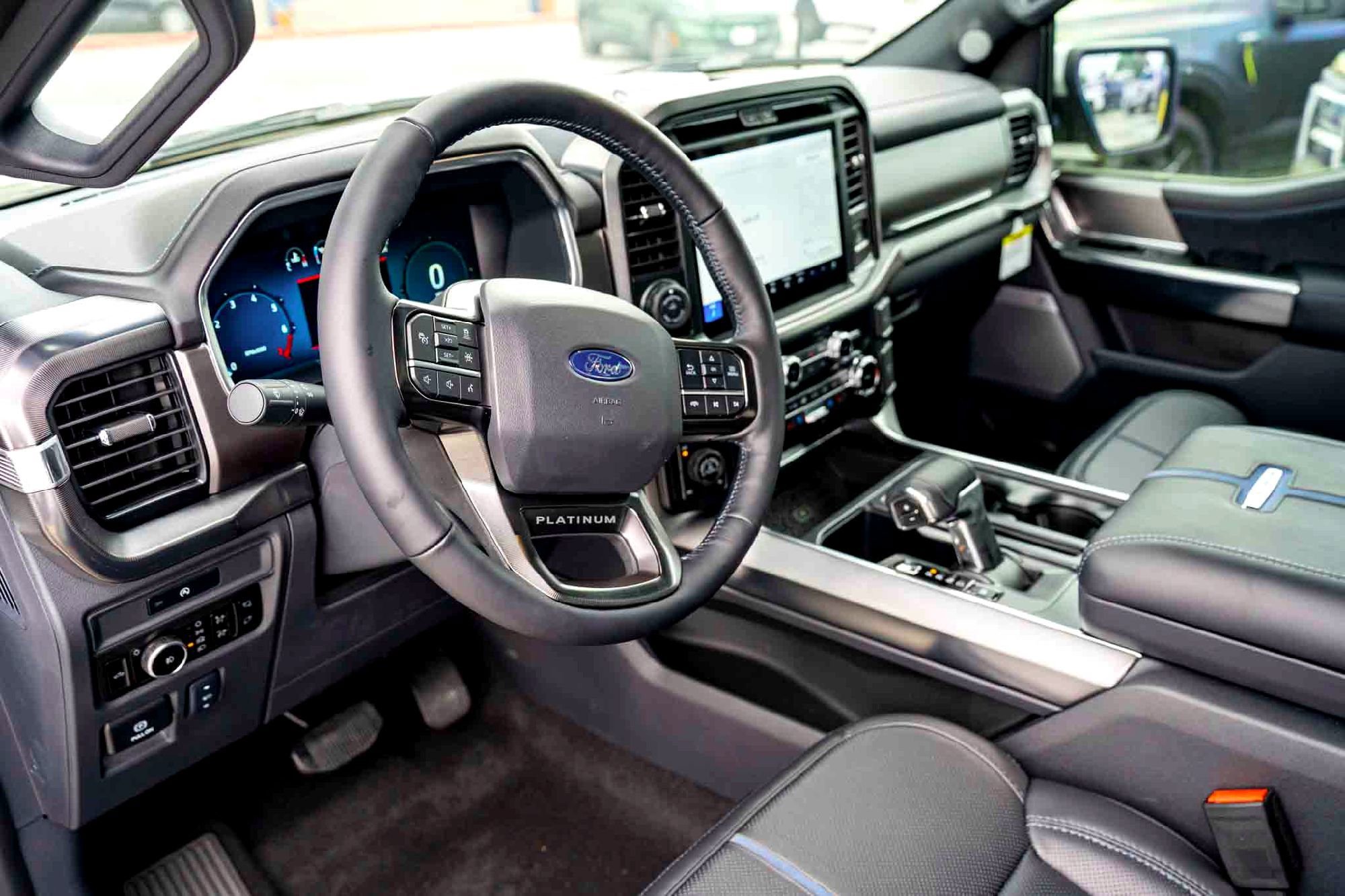 New 2025 Star White Metallic Tri-Coat Ford Platinum image 10