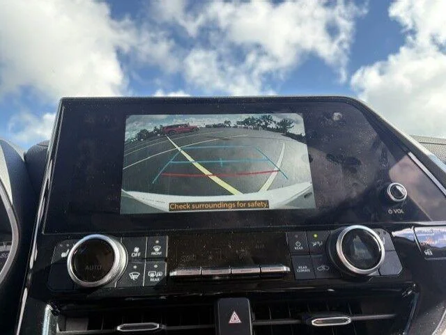 Used 2023 Wind Chill Pearl Toyota Bronze Edition image 10