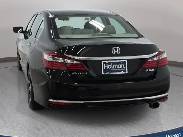 Used 2017  Honda LX image 7