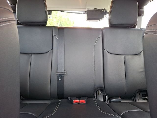 Used 2017  Jeep Unlimited Sahara image 13