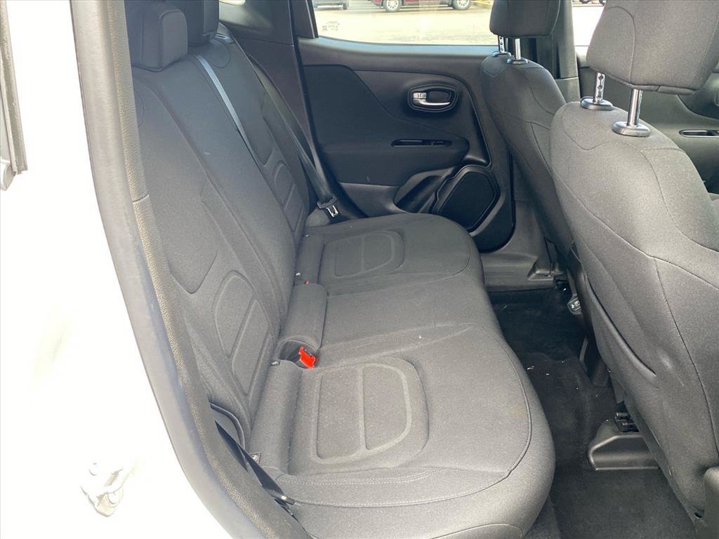 Used 2020 Glacier Metallic Clearcoat Jeep Latitude image 23