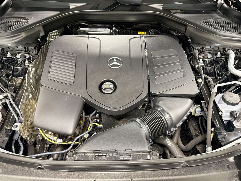 Used 2025 Black Mercedes-Benz GLC 300 image 31