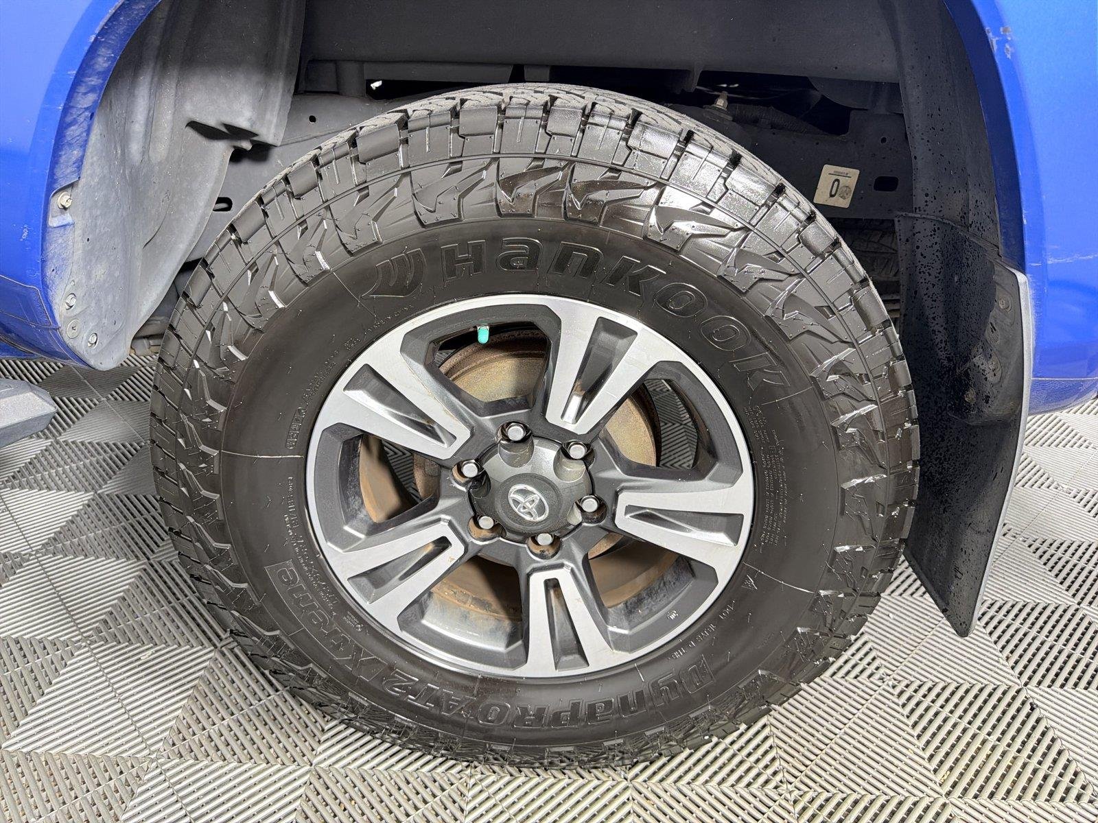 2018 Toyota Tacoma TRD Sport - Photo 17