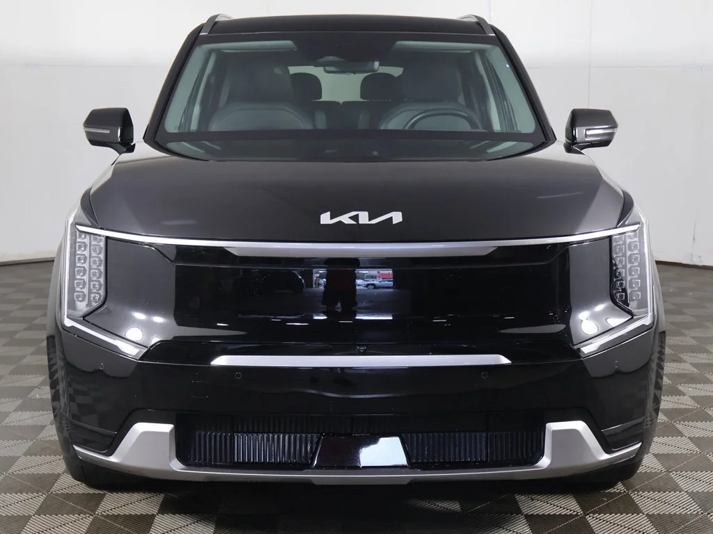Used 2024 Black Kia Land image 15