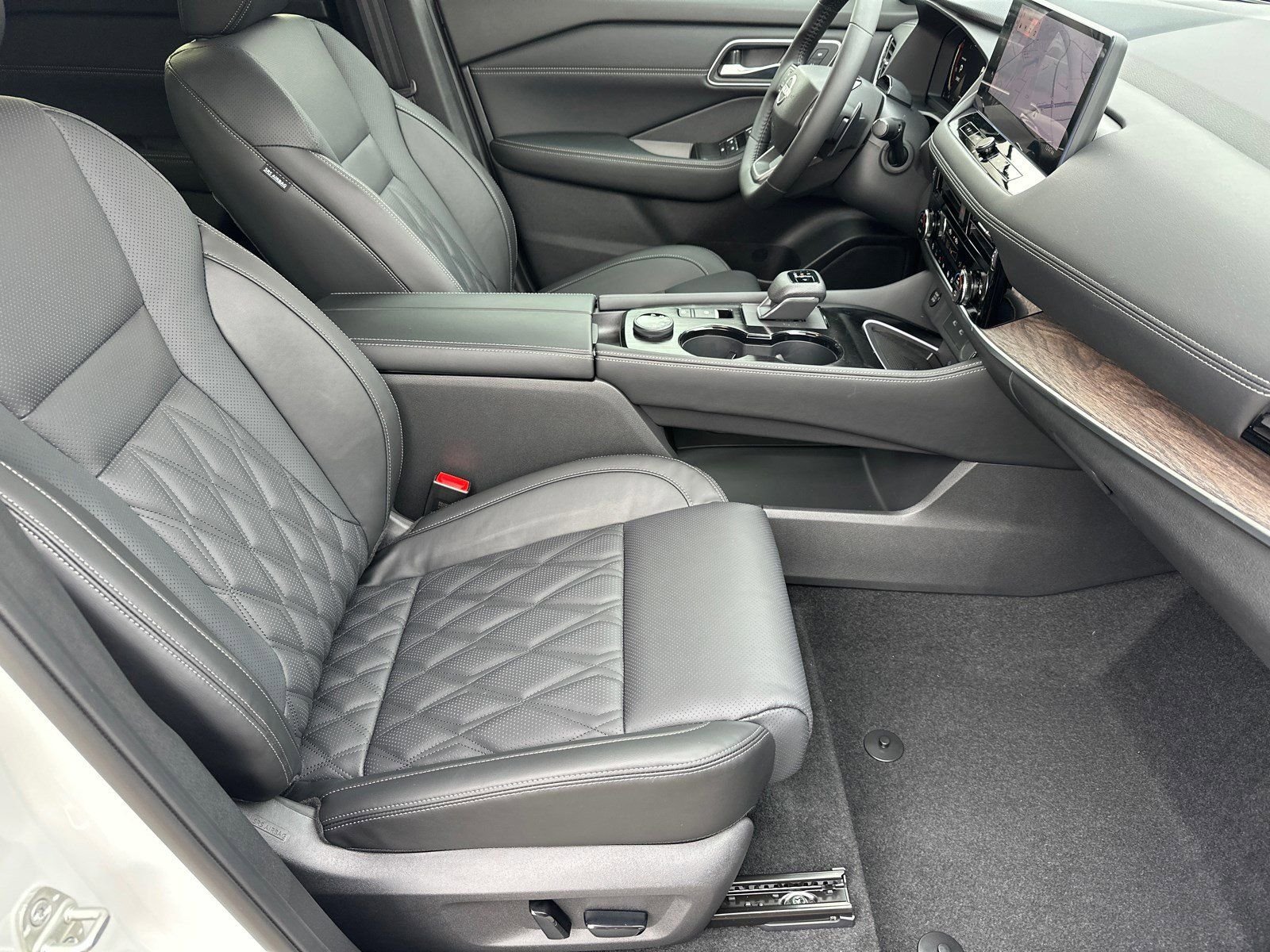 New 2026 White Nissan Platinum image 13