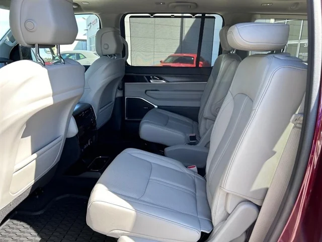 Used 2024 Velvet Red Wagoneer Series II image 12