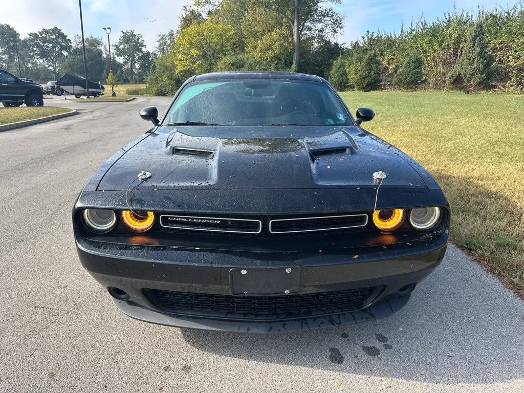 Used 2015 Pitch Black Clearcoat Dodge SXT image 2