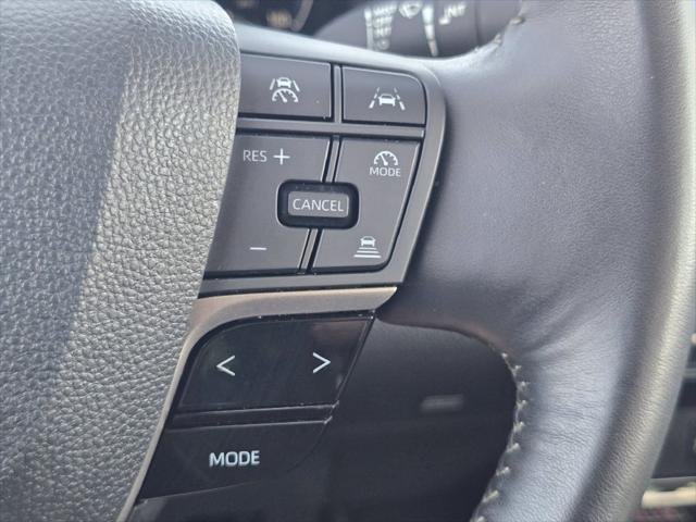 Certified Used 2025 WIND CHILL PEARL Toyota  image 33