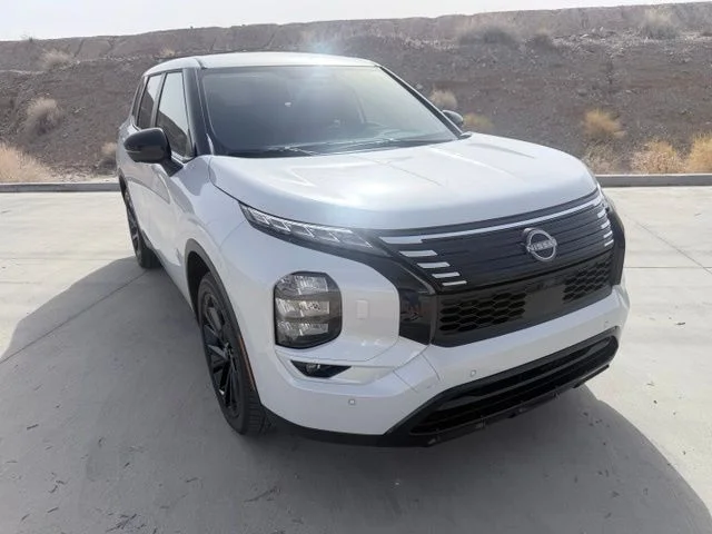 New 2026 White Nissan SL image 3