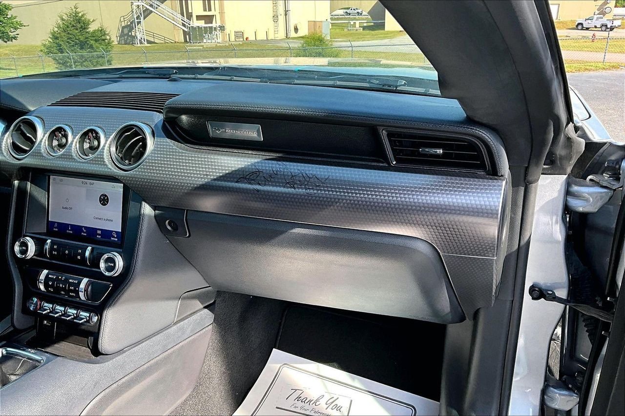 Used 2021 ICONIC SILVER Ford GT Fastback image 28