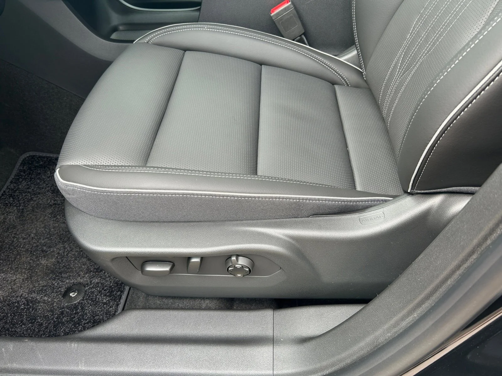 New 2026 Ebony Twilight Metallic Buick Avenir AWD image 15