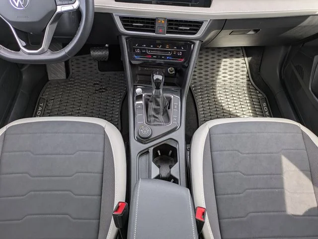 Used 2025 Gray Volkswagen 1.5T SE image 18