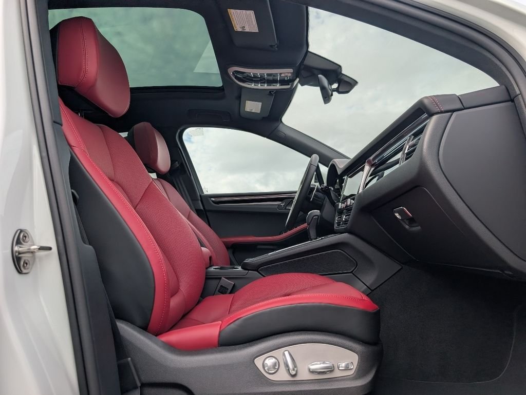 2026 Porsche Macan T - Photo 17