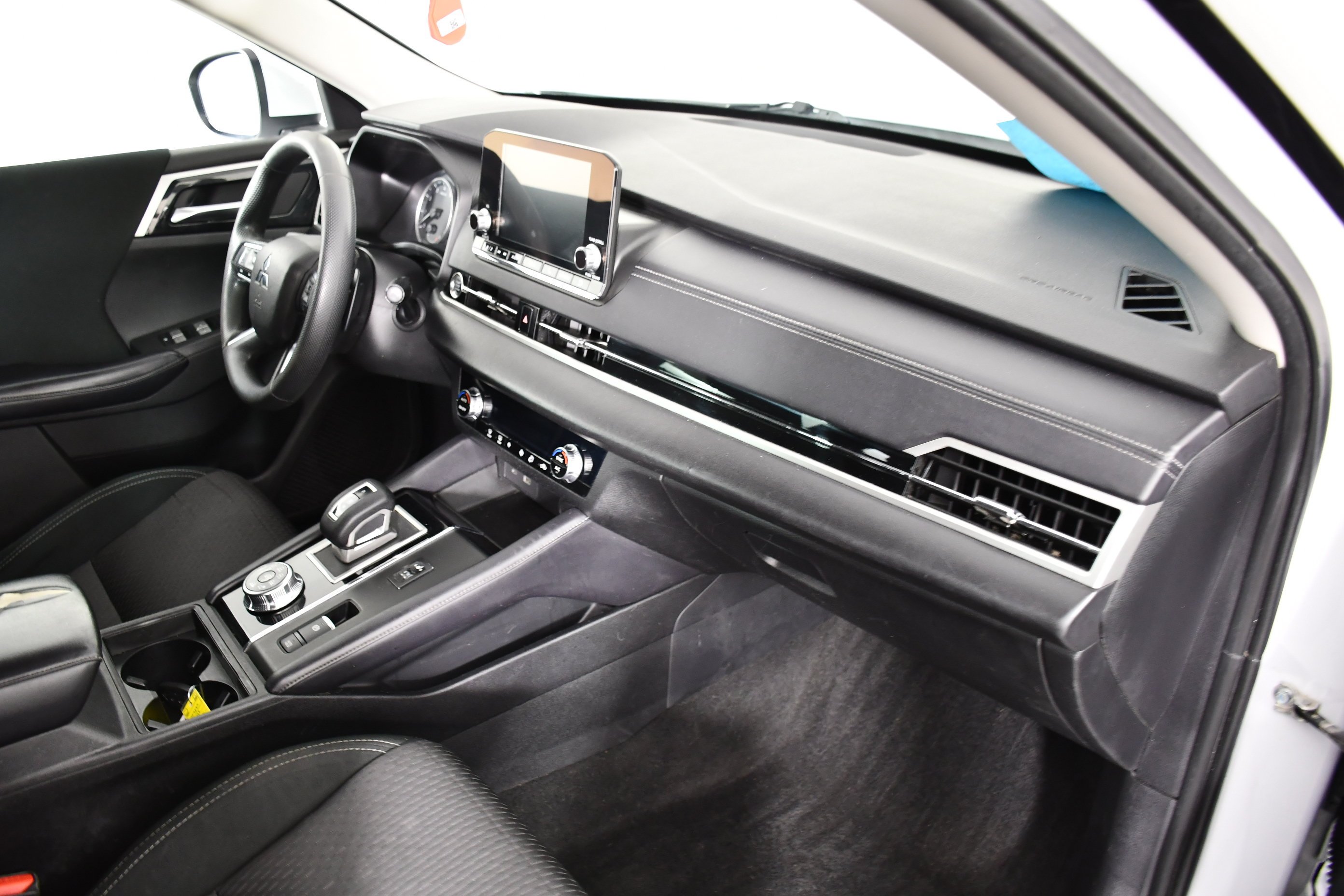 2023 Mitsubishi Outlander ES - Photo 39