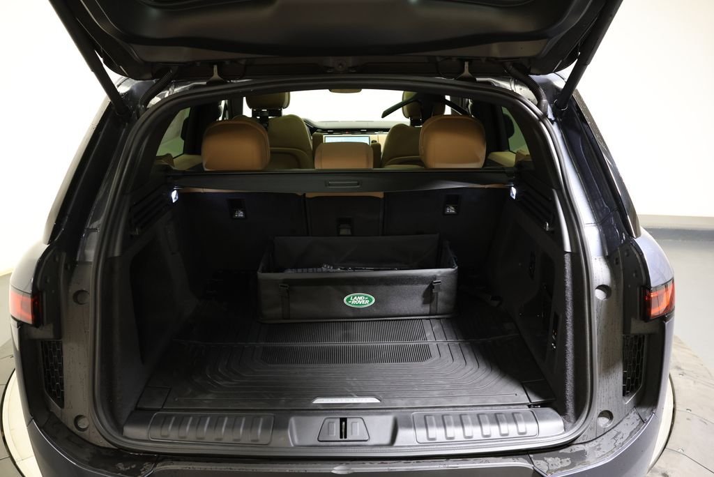 New 2026 Santorini Black LAND ROVER SE image 47