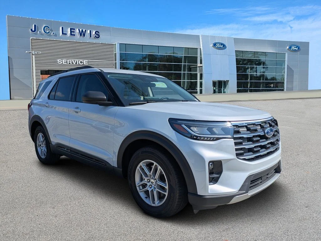 New 2026 Space White Metallic Ford Active image 1