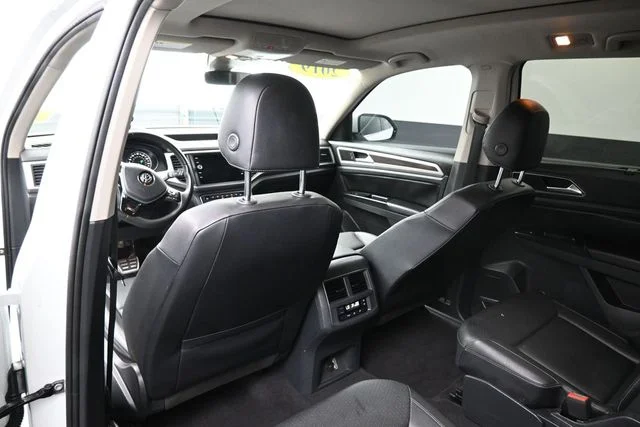 Used 2019 White Volkswagen 3.6L V6 SE image 17