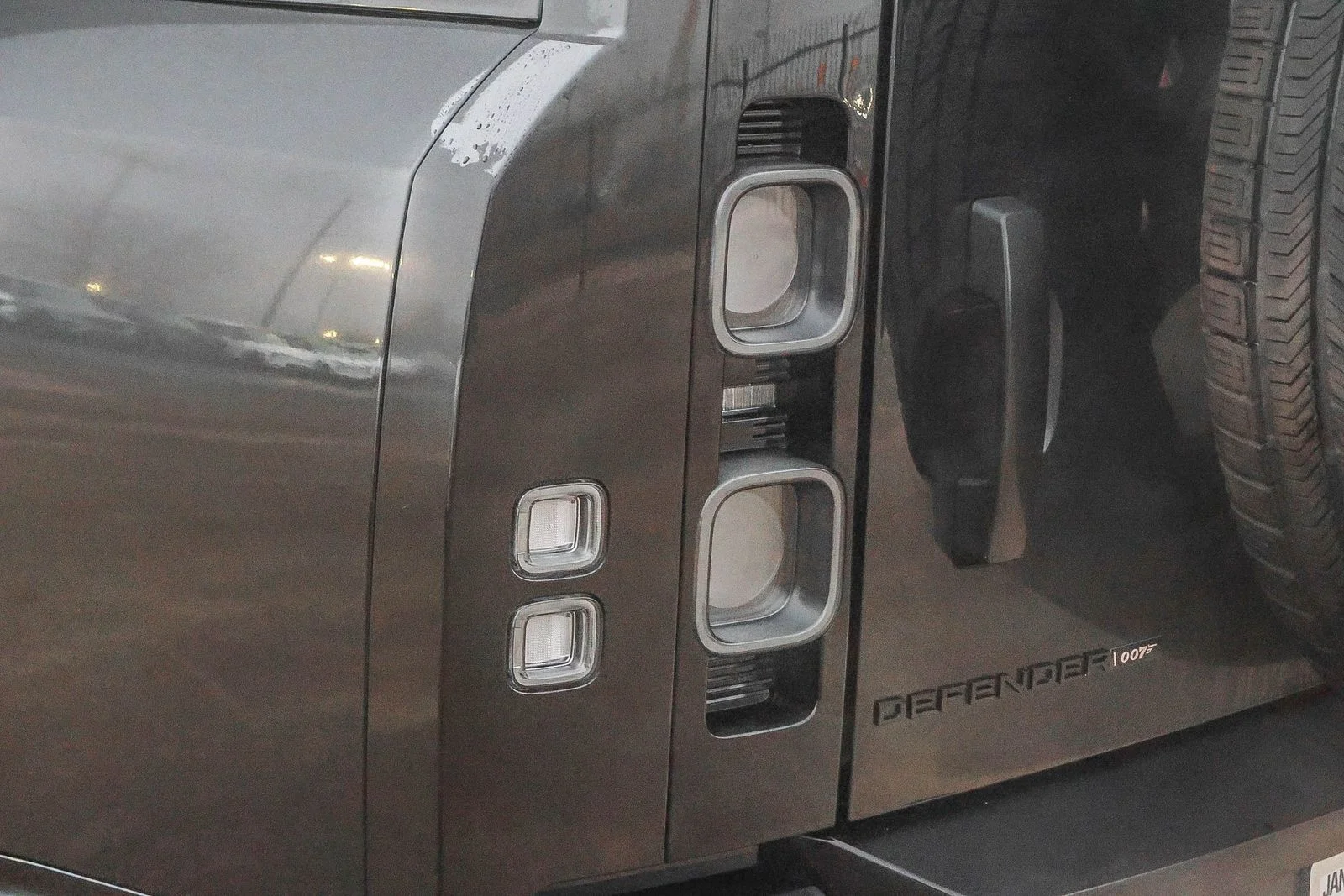 2023 Land Rover Defender X - Photo 11